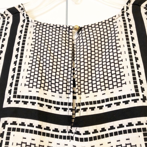 Rachel Zoe silk white black geometric top. 8. EUC. - Picture 5 of 8